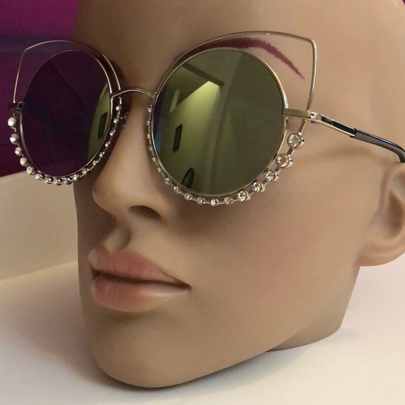 Rhinestone geometric round & silver sunglasses 🕶 - Picture 3 of 8